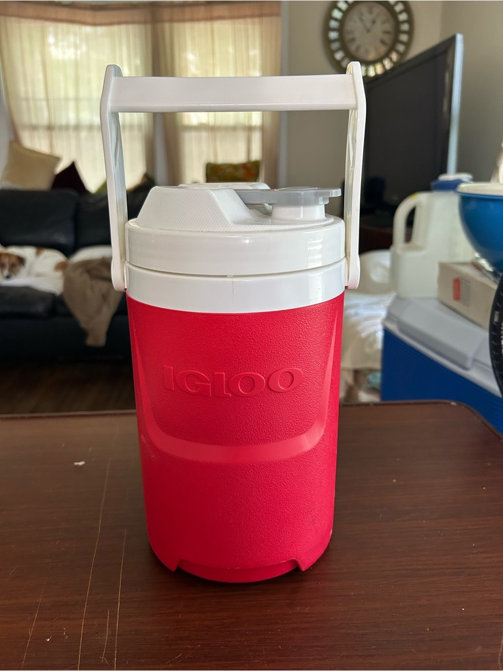 Igloo Laguna Red and White Portable Beverage Jug with Flip Handle 1/2 gallon - Picture 2 of 7